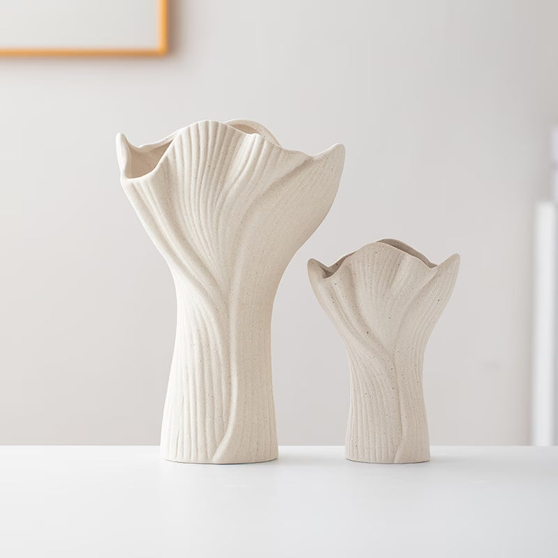 Elegant Matte White Ceramic Vase – Minimalist Modern Design