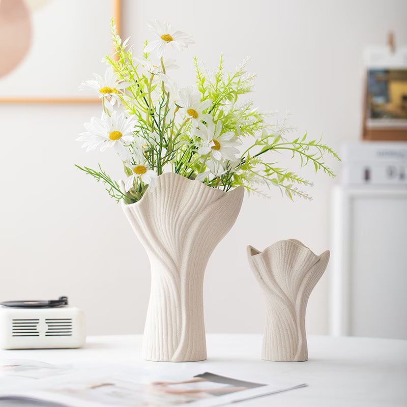 Elegant Matte White Ceramic Vase – Minimalist Modern Design