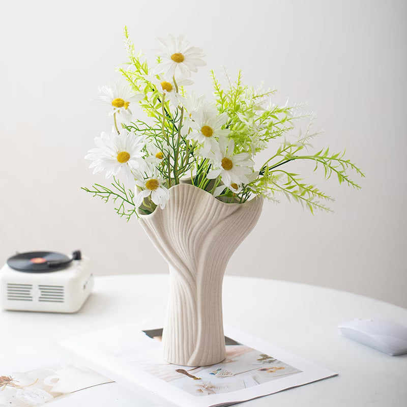 Elegant Matte White Ceramic Vase – Minimalist Modern Design