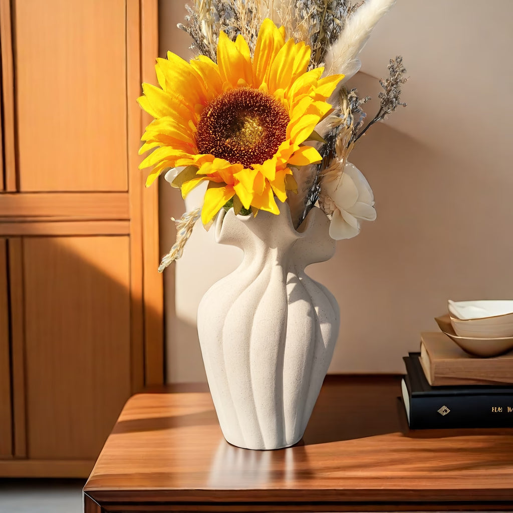 Elegant Ceramic Vase – Modern Artistic Design