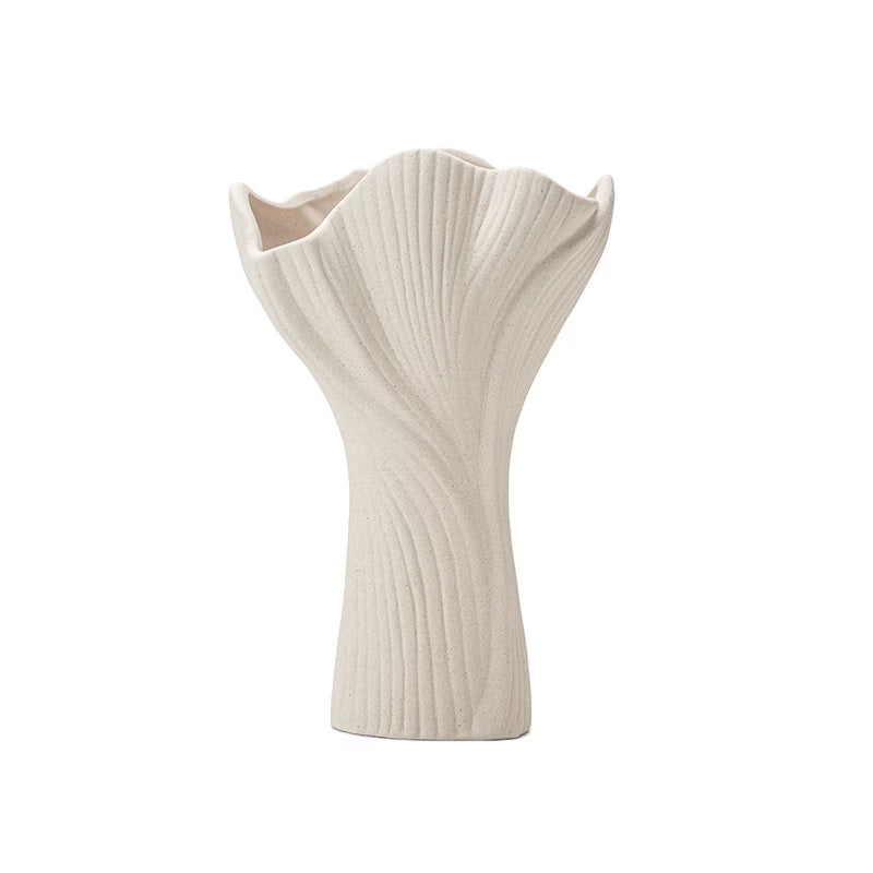 Elegant Matte White Ceramic Vase – Minimalist Modern Design
