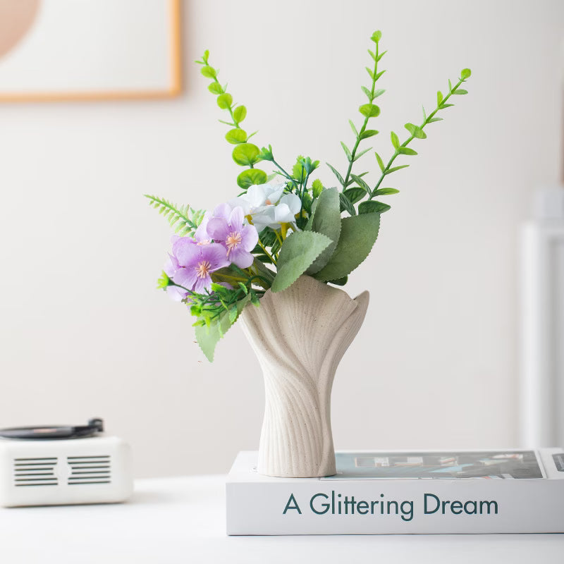 Elegant Matte White Ceramic Vase – Minimalist Modern Design